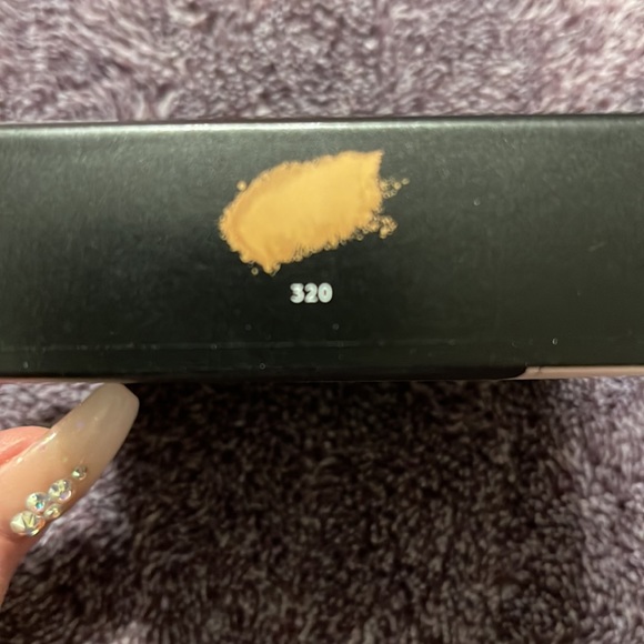 Fenty 320 Pro Filt’r Soft Matte Longwear Powder Foundation - Picture 3 of 5